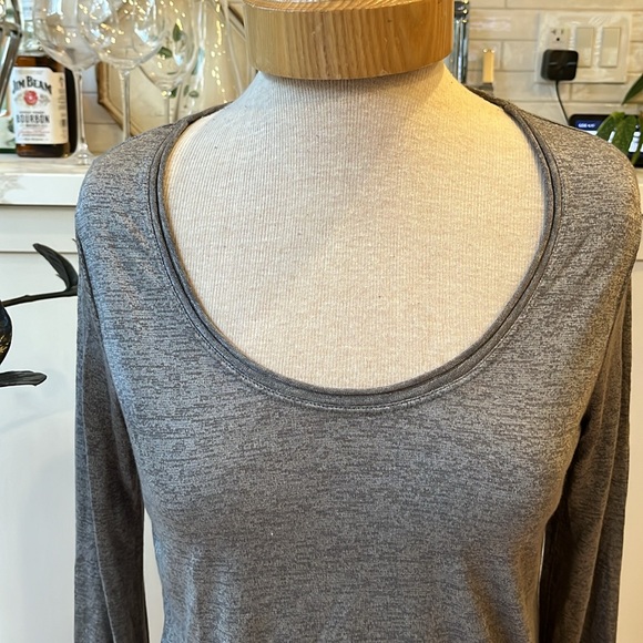 EUC Vince scoop neck metallic pewter finish bodice with black wide hem and cuffs - Picture 3 of 8